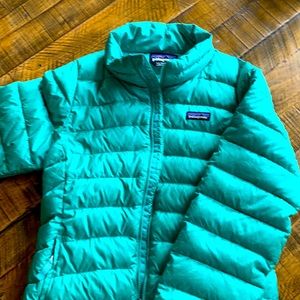 Patagonia age 12 kids down jacket lightly worn beautiful bright green